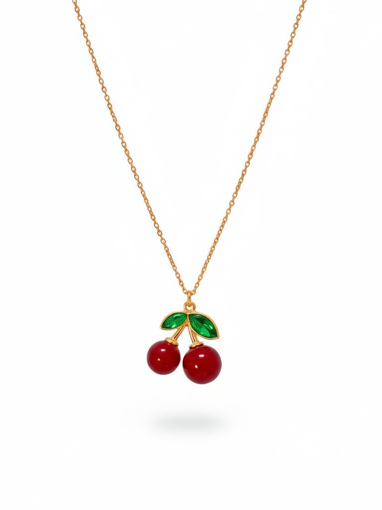 Collana GLAMORIZE STUDIO con pendente a forma di ciliegie rosse e foglie, elegante gioiello in metallo e smalto nero.