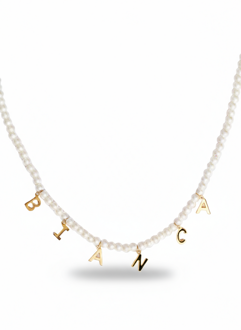 Collana perle personalizzata con nome in oro rosa, gioielli eleganti con pendente con scritta, marca Glamorize Studio
