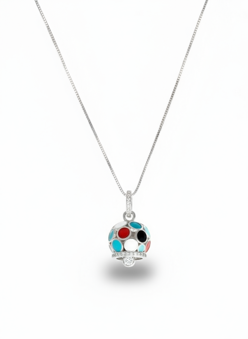 Collana Capri in argento 925 di Glamourize Studio, con design elegante e dettagli raffinati, visibile in primo piano.