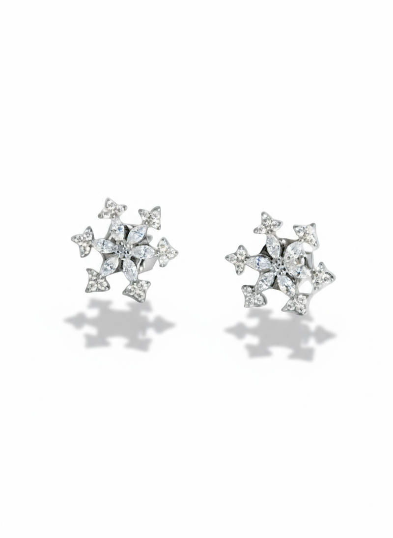 Orecchini Neve in argento 925 di Glamoriz Studio, dettagli eleganti e rifiniti, perfetti per un look sofisticato.