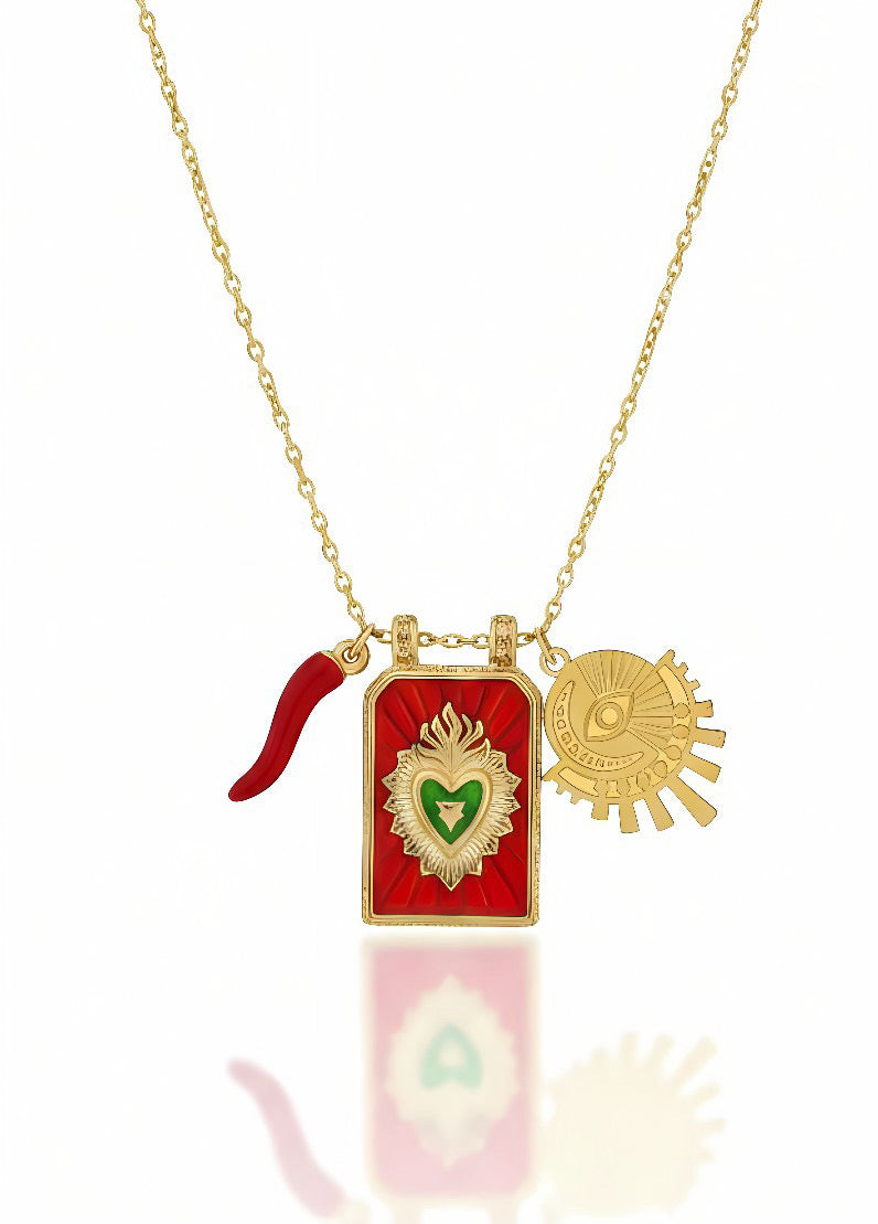 Collana Julia di GLAMORIZE STUDIO con pendente elegante, mostra dettagli raffinati e design moderno in metallo dorato