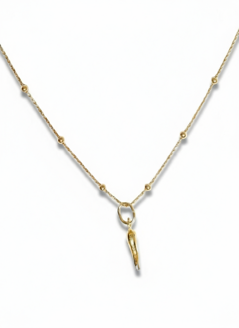 Collana scaramantica in argento 925 con pendente decorativo, bracciale coordinato, stile elegante e dettagli raffinati.
