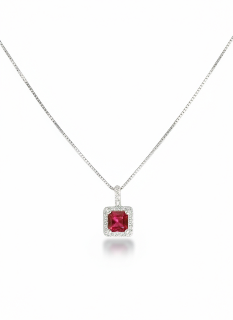 Collana Megane in argento 925 di Glamourize Studio, dettaglio elegante e raffinato visibile nell'immagine.