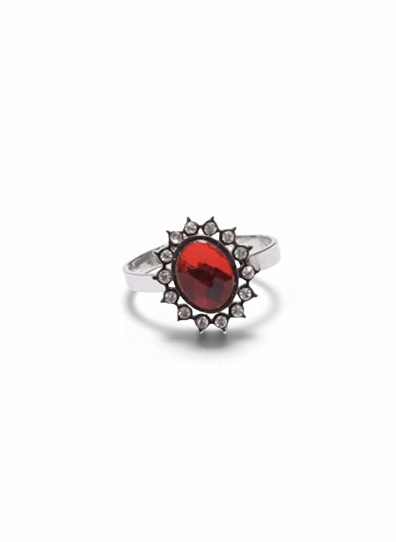 Anello Rose di GLAMORIZE STUDIO, anello elegante con design floreale rosa, in metallo lucido e dettagli raffinati.