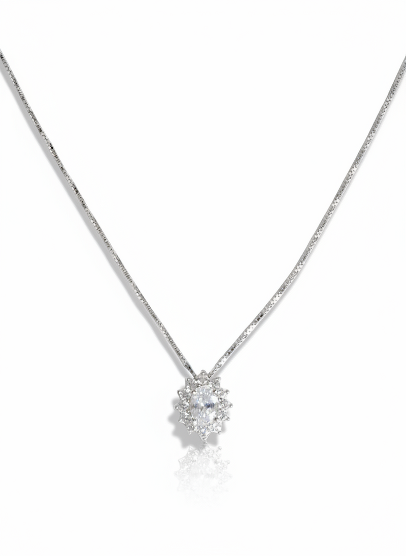 Collana in argento 925 di Glamoriz Studio, elegante e brillante, con dettagli raffinati e design alla moda.
