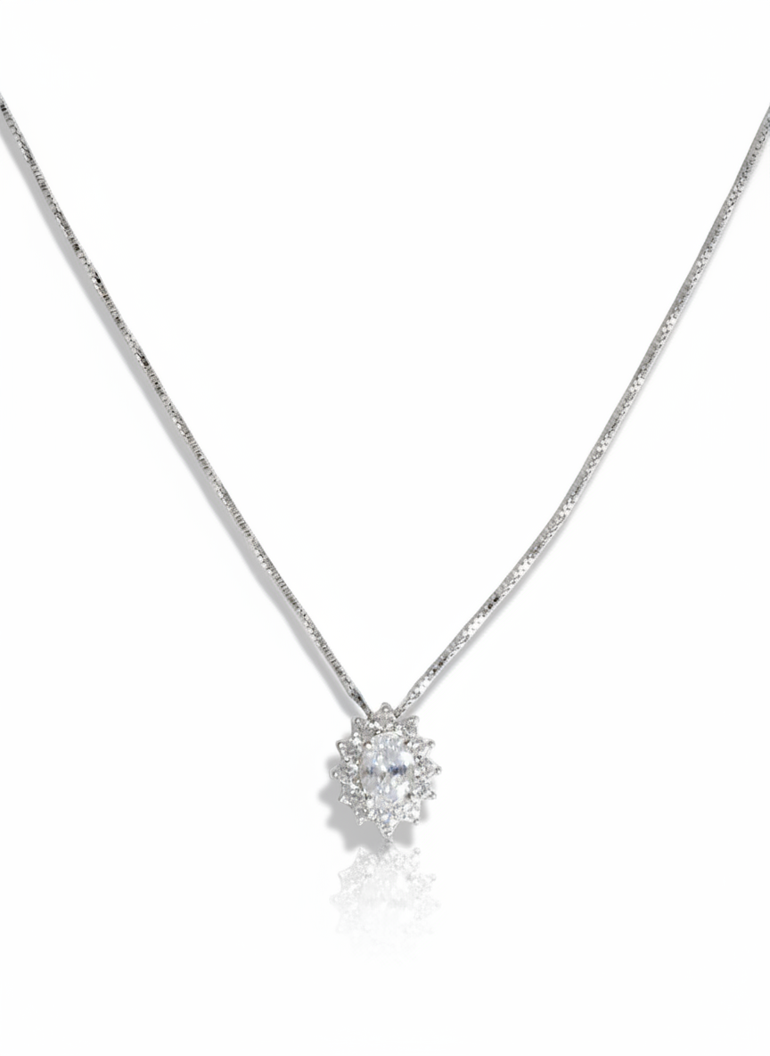 Collana in argento 925 di Glamoriz Studio, elegante e brillante, con dettagli raffinati e design alla moda.