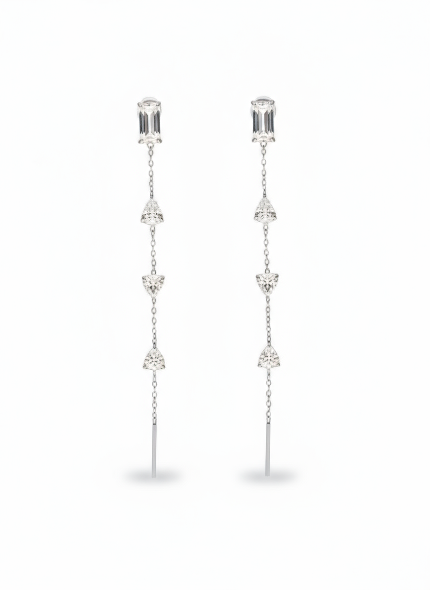 Orecchini Elizabeth di Glamoriz Studio con design elegante e dettagli raffinati, mostrati in una prima vista chiara e luminosa.