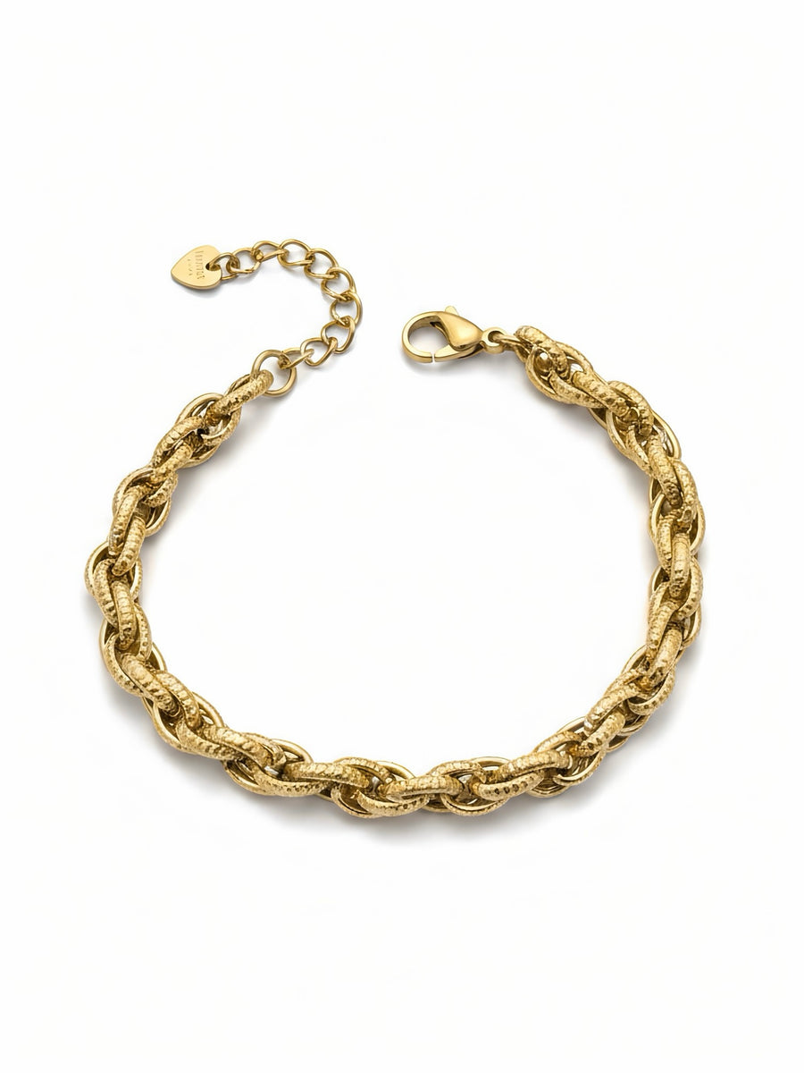 Bracciale Terry di GLAMORIZE STUDIO in tessuto colorato con dettagli metallici, indossato al polso.
