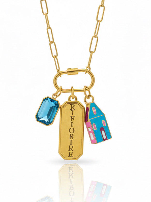 Collana personalizzata La Casita di Glamoriz Studio con pendente in argento e dettagli decorativi.