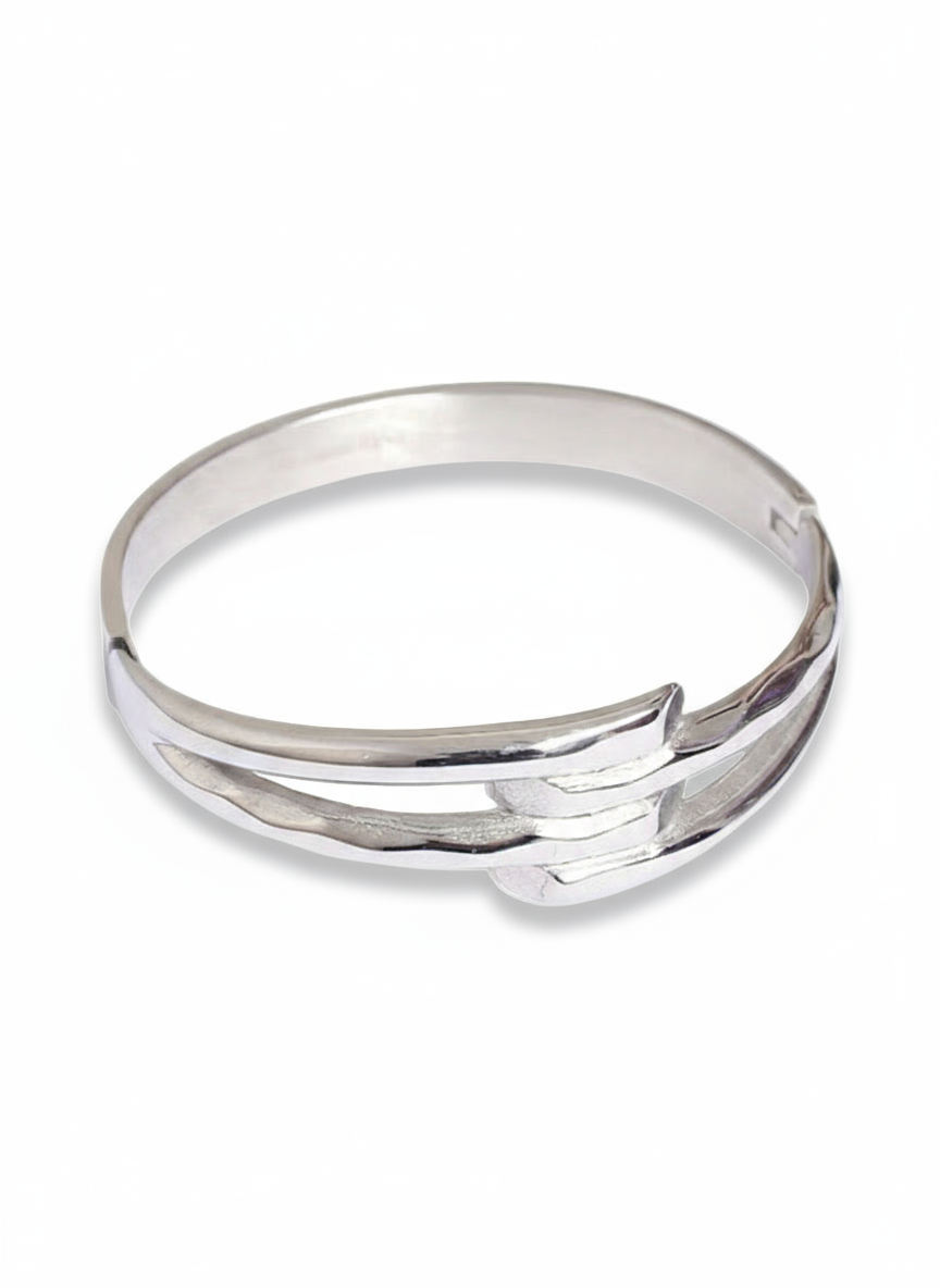 Bracciale Teodora in metallo dorato con dettagli eleganti, accessorio di moda femminile di glamorizeshop.