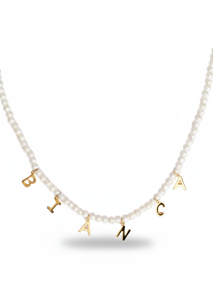 Collana perle personalizzata con nome in oro rosa, gioielli eleganti con pendente con scritta, marca Glamorize Studio