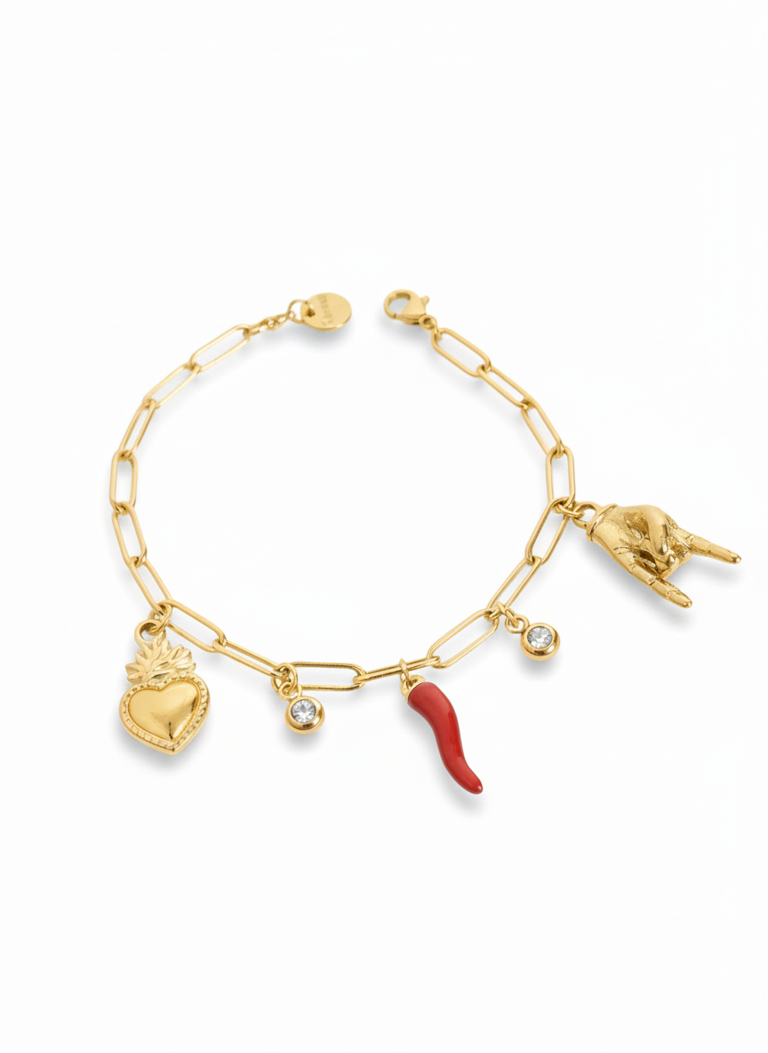 Bracciale Lucky di Glamourize Studio con charms pendenti in argento e dettagli decorativi eleganti.