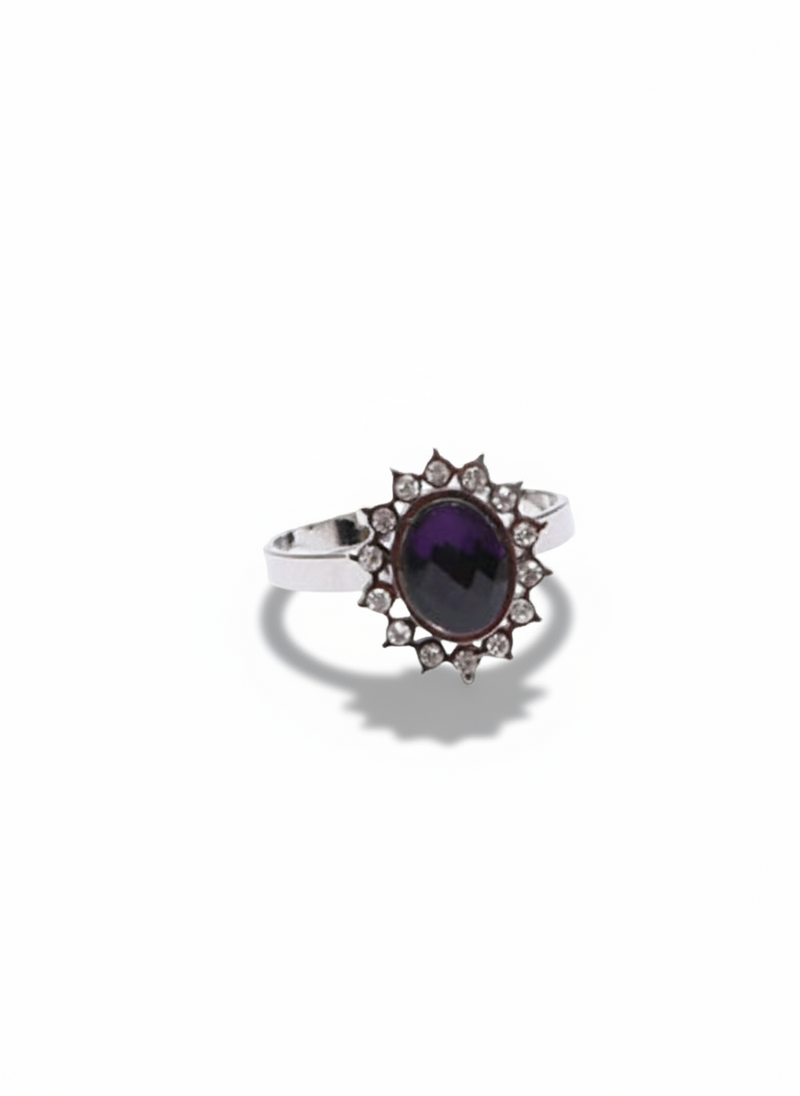 Anello Rose di Glamoriz Studio con design elegante e dettagli raffinati, visibile in primo piano su sfondo neutro.