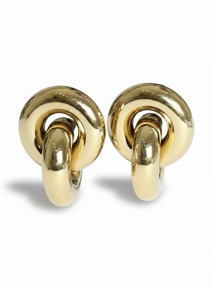 Orecchini Fulvia di Glamourize Studio, eleganti gioielli con design sofisticato, visibili con dettagli lucidi e raffinati.