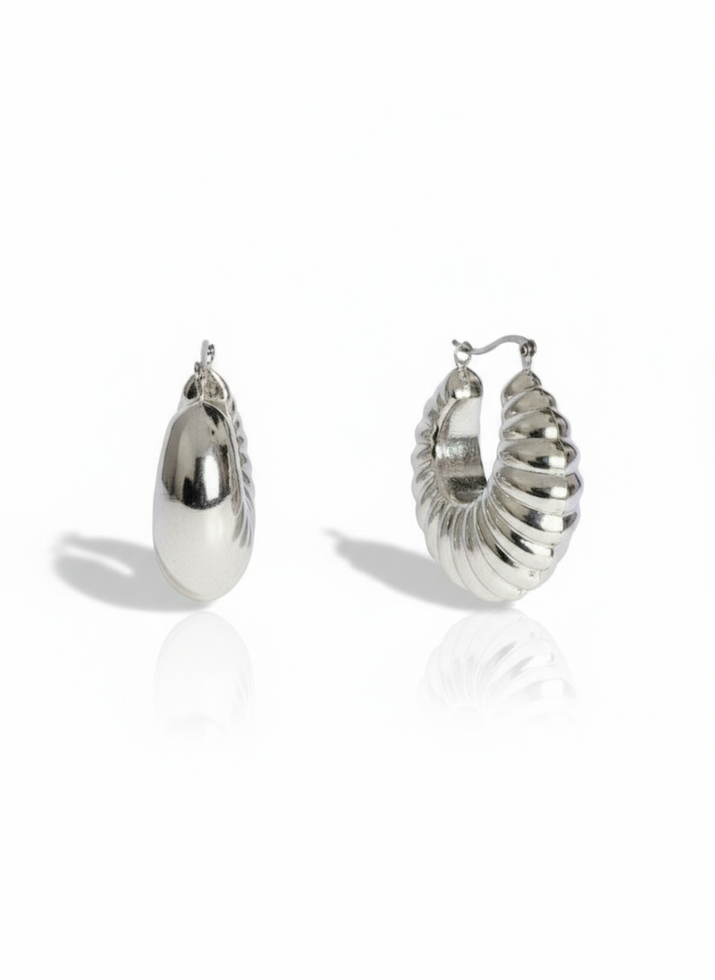 Orecchini Alice di Glamore Studio con design elegante e dettagli raffinati, mostrati in un'immagine dettagliata.