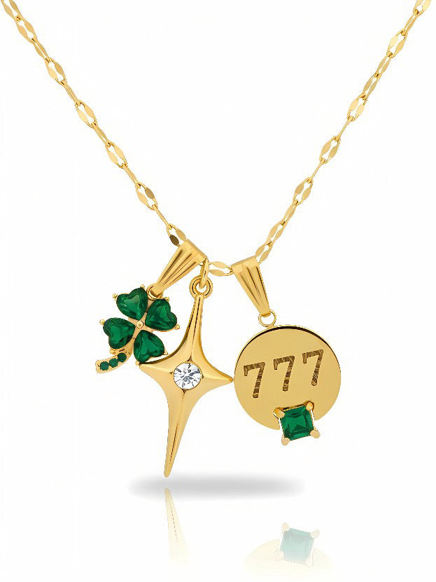 Collana Fatima personalizzata in argento con pendente decorativo, da donna, di GLAMORIZE STUDIO.