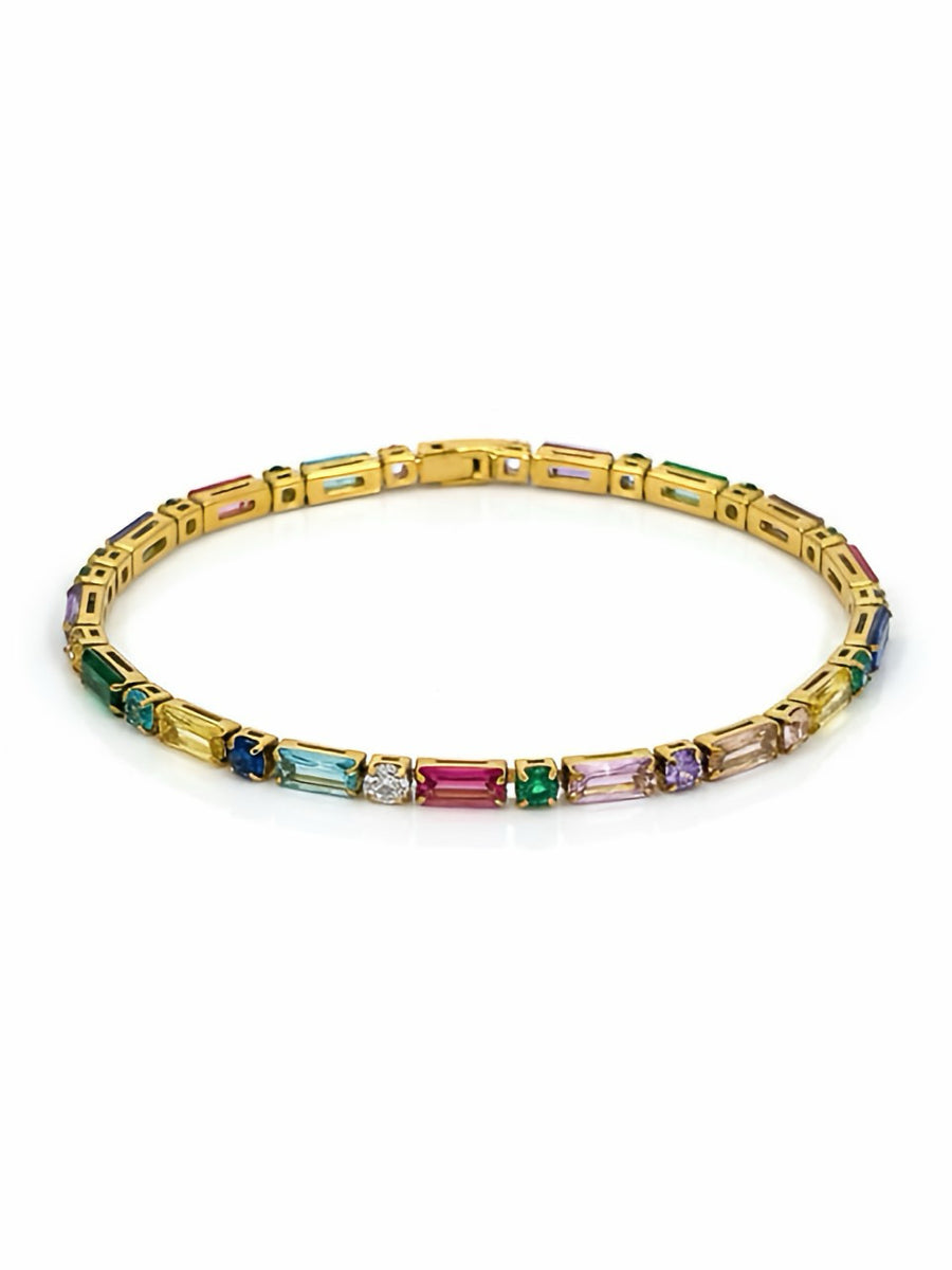 Bracciale Tennis Celestial di GLAMORIZE STUDIO con pietre preziose lucide e dettagli eleganti, indossato al polso.