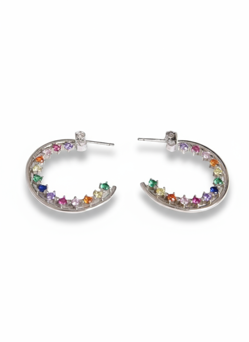 Orecchini Marissa in argento 925 di Glamourize Studio, dettagli eleganti e raffinati, visibili in primo piano.
