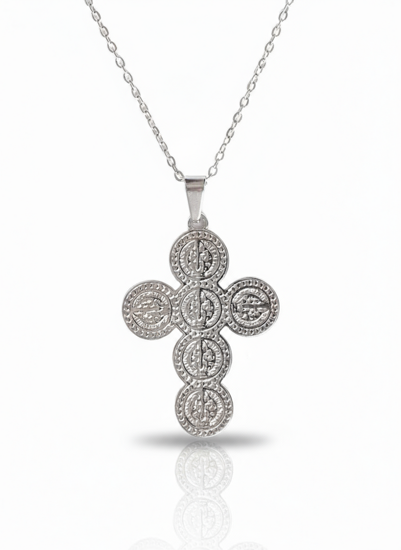 Collana in metallo dorato della linea Ivana di GLAMORIZE STUDIO, dettaglio elegante e raffinato.
