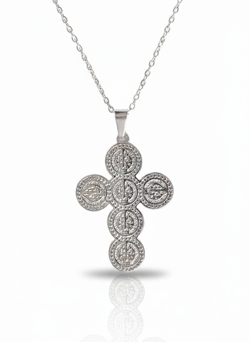 Collana in metallo dorato della linea Ivana di GLAMORIZE STUDIO, dettaglio elegante e raffinato.