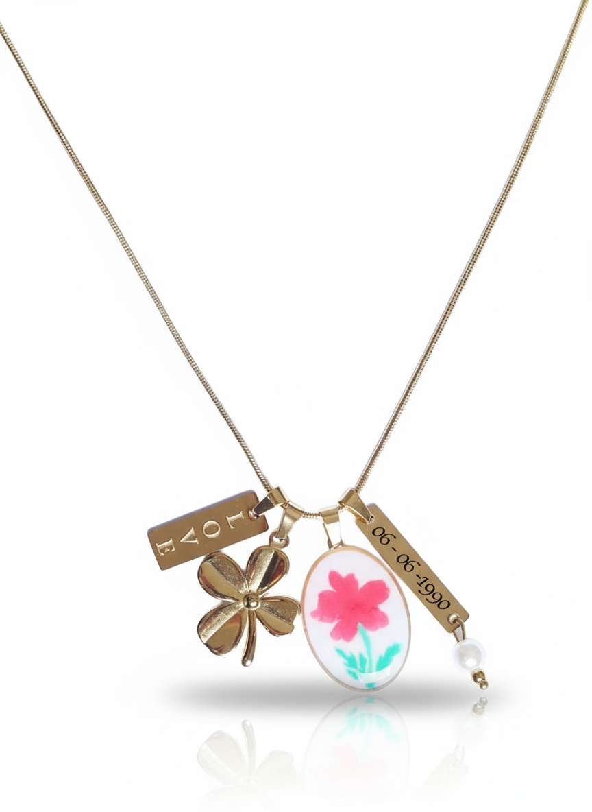 Collana personalizzata con simbolo infinito e scritta Amore, gioiello elegante di GLAMORIZE STUDIO.