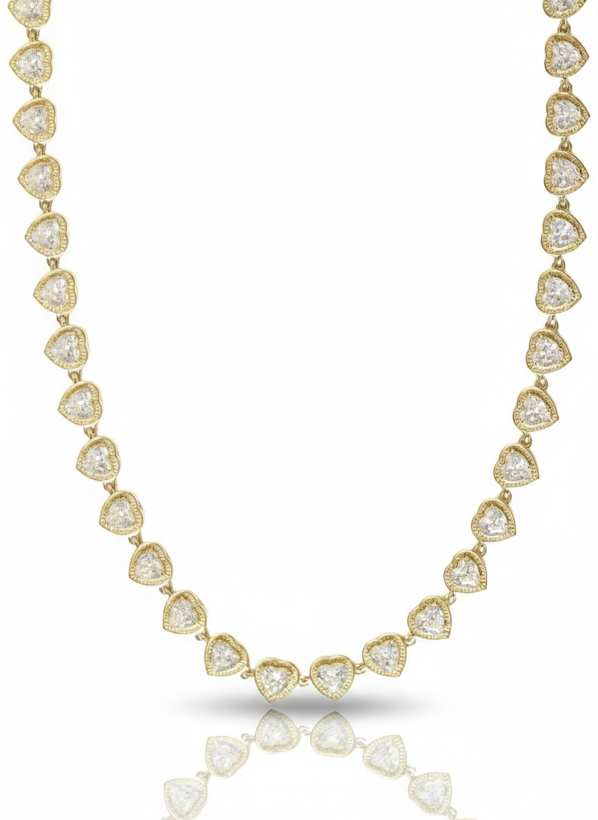 Collana tennis Love di GLAMORIZE STUDIO con ciondolo a forma di cuore, in oro e diamanti, elegante e brillante.