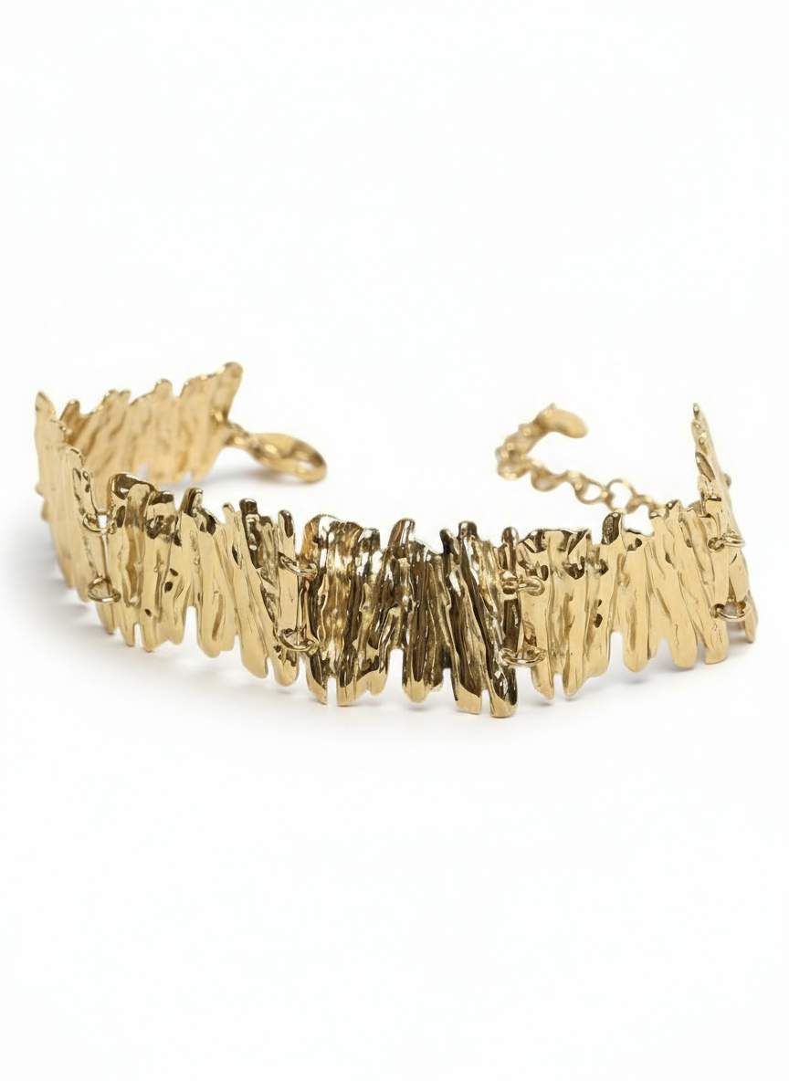 Bracciale Uria di Glamourize Studio con dettagli eleganti e design raffinato, visibile in primo piano.
