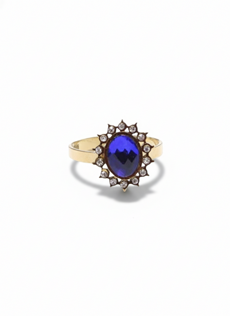 Anello rosa di GLAMORIZE STUDIO, design elegante in metallo con finitura lucida e dettaglio raffinato, visibile in primo piano.