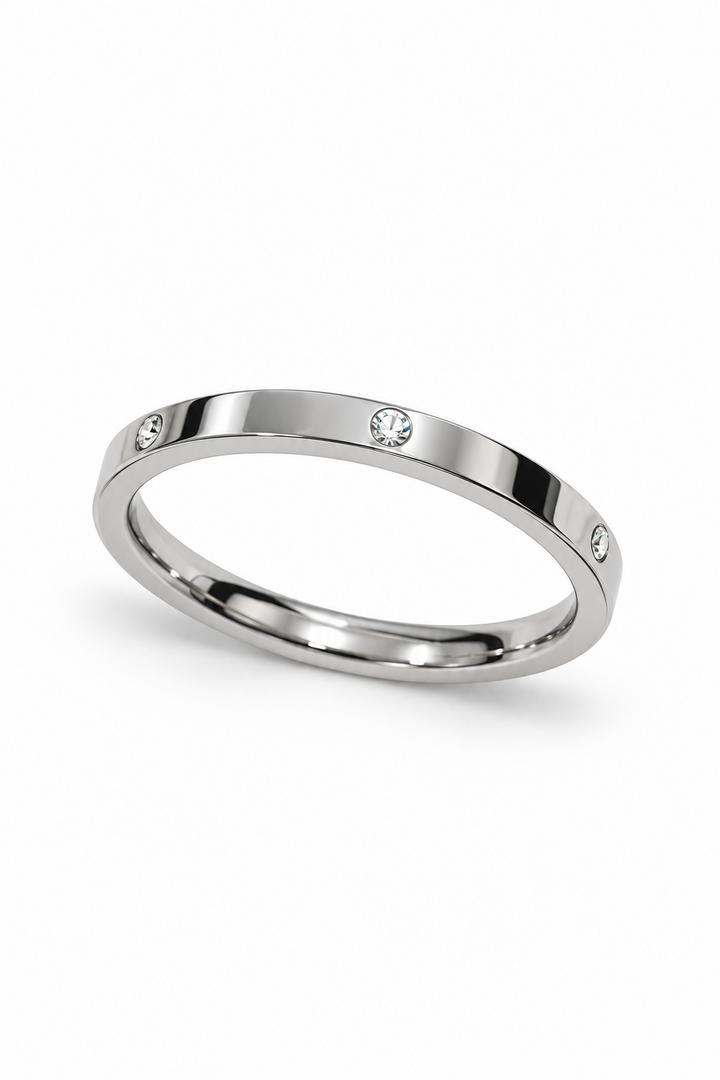 Anello Juliette in metallo con dettagli eleganti, braccialetto di GLAMORIZE STUDIO, accessorio di gioielleria femminile.