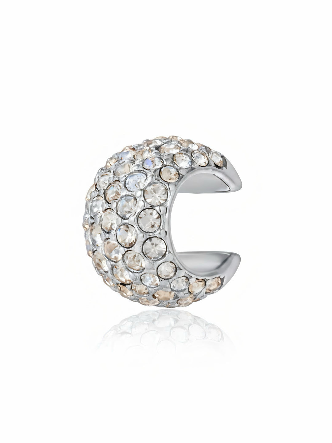 Earcuff Abigail di GLAMORIZE STUDIO, dettaglio di un elegante orecchino a Cuff con design raffinato in metallo argentato