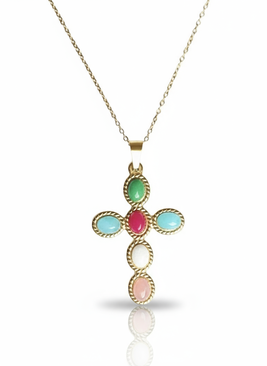 Collana Miranda di Glamoriz Studio con pendente elegante, dettagli raffinati e design moderno visibile in primo piano.