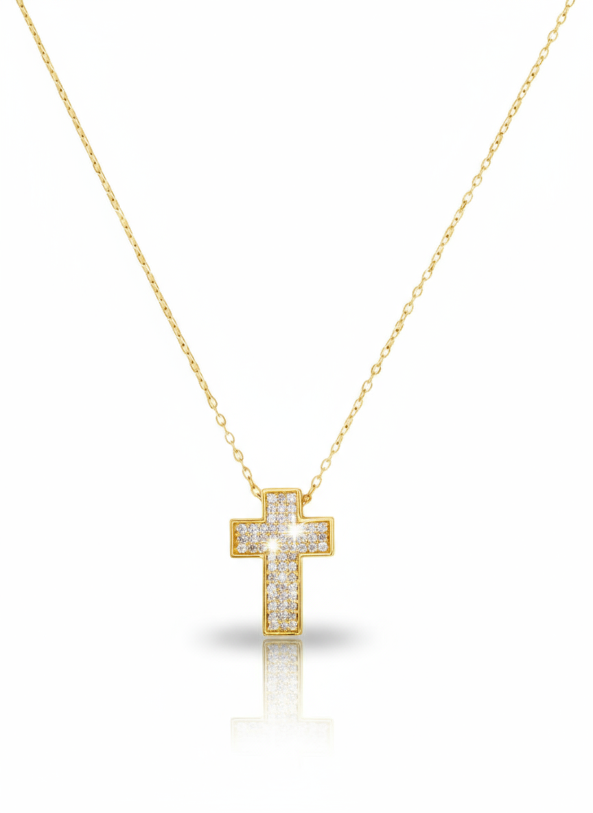 Collana Alida in oro con pendente delicato, gioiello elegante di GLAMORIZE STUDIO, visibile in primo piano.