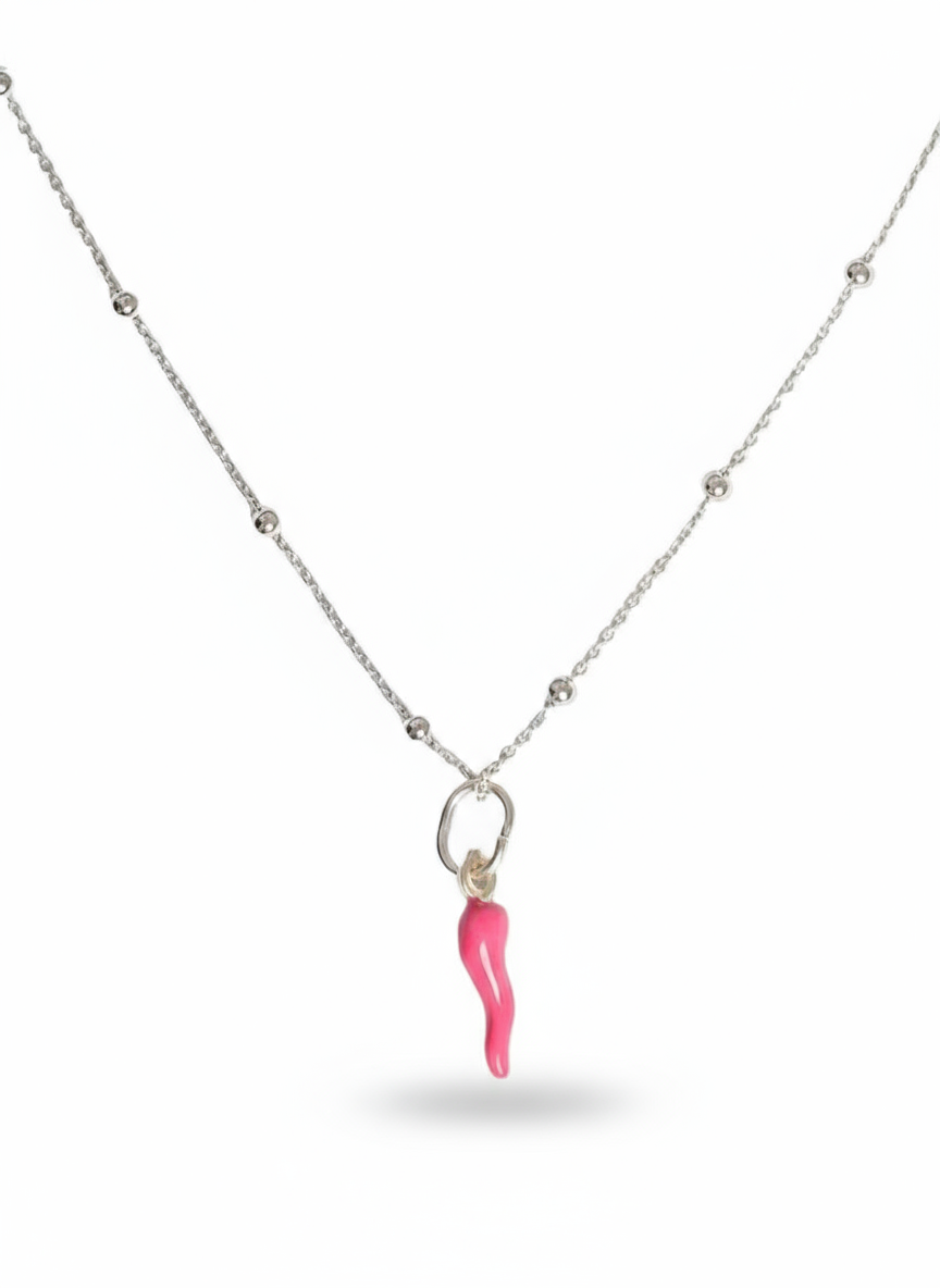 Collana Fortuna in argento 925 di GLAMORIZE STUDIO, dettagli artistici e pendente con simbolo della fortuna.