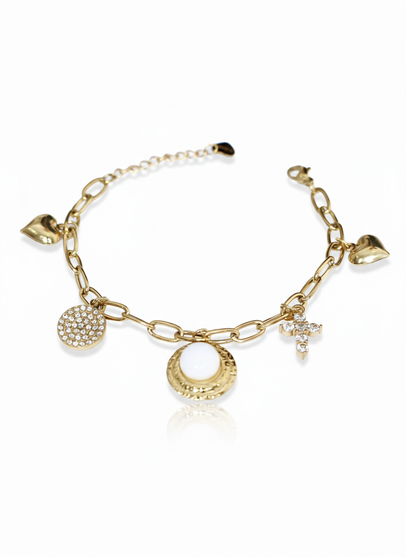 Bracciale Kira in metallo con dettagli eleganti, indossato al polso, da GLAMORIZE STUDIO, accessorio di moda femminile.