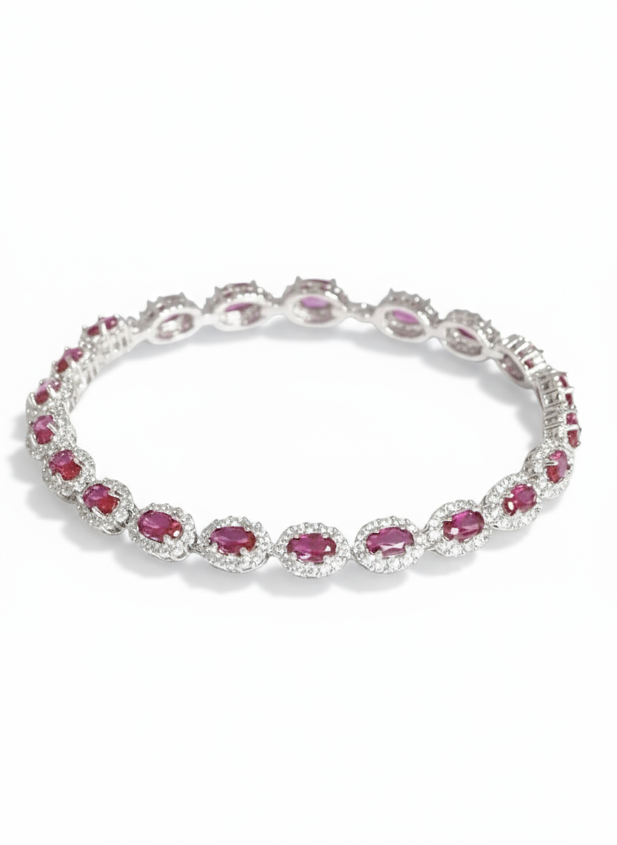 Bracciale in argento 925 di Glamourize Studio con design elegante e dettagli raffinati, visibile nell'immagine.