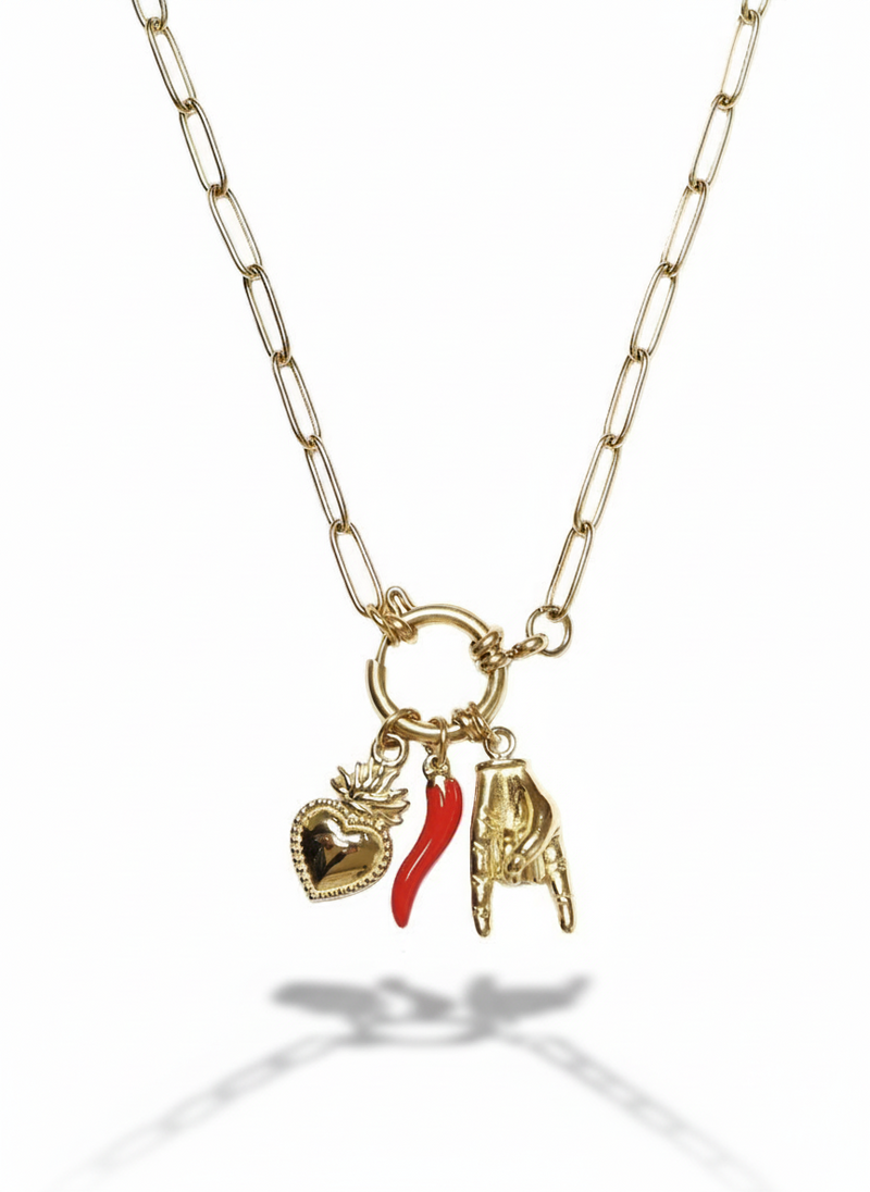 Collana Lucky di GLAMORIZE STUDIO, elegante accessorio con pendente decorativo, vista frontale su sfondo neutro