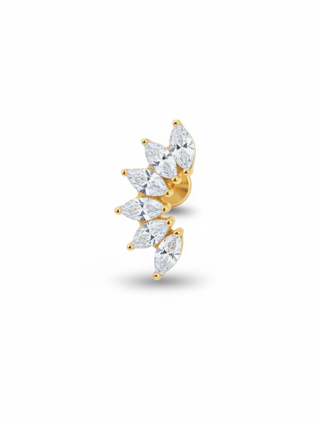 Piercing scintilla GLAMORIZE STUDIO con pietre brillanti e design elegante, visibile in primo piano.
