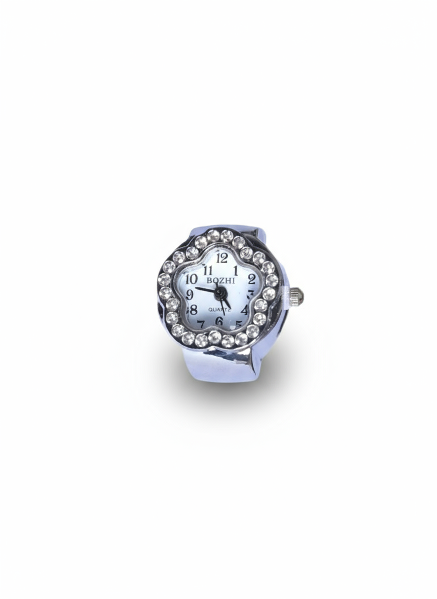 Anello orologio glamour di Glamorizz Studio con cinturino in metallo e dettagli eleganti, visibile in primo piano.