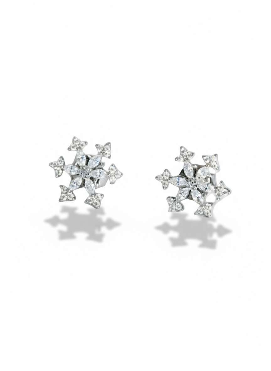 Orecchini Neve in argento 925 di Glamoriz Studio, dettagli eleganti e rifiniti, perfetti per un look sofisticato.