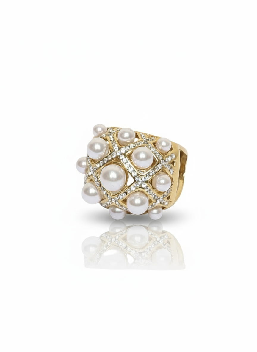 Anello Camilla di GLAMORIZE STUDIO con dettagli eleganti e finitura lucida, mostrato in primo piano su sfondo neutro.