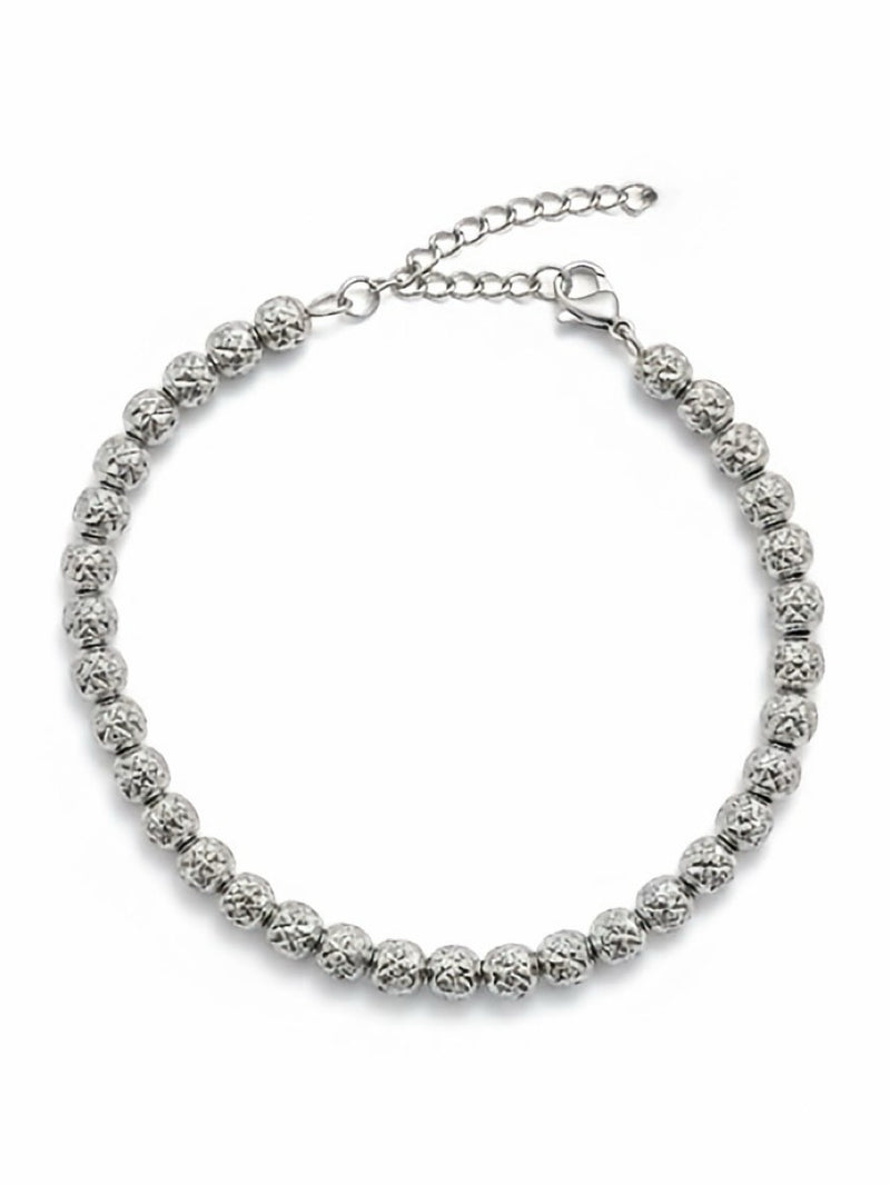 Bracciale Acacio di GLAMORIZE STUDIO con dettagli eleganti in metallo e pietre, visibile sulla mano.