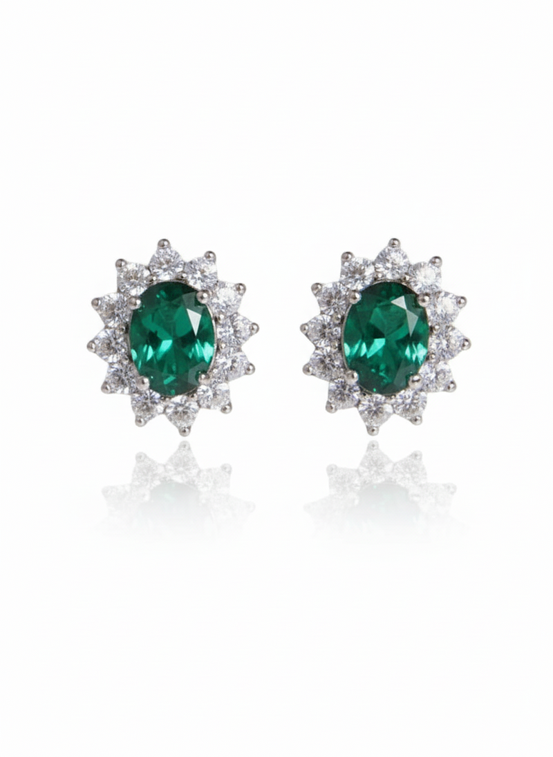 Orecchini Kate in argento 925 di GLAMORIZE STUDIO, dettaglio elegante e raffinato con finitura lucida.
