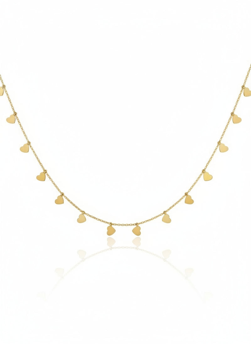 Collana Love in metallo con ciondolo a cuore, gioiello elegante di GLAMORIZE STUDIO, vista frontale su sfondo neutro.