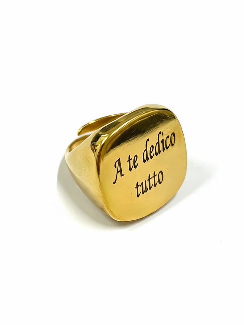 Anello GLAMORIZE STUDIO "A Te Dedico Tutto" in argento con dettagli eleganti, mostrato in primo piano su sfondo neutro.