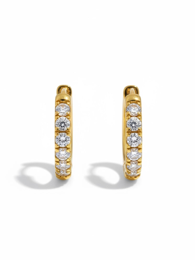 Orecchini Brilla di GLAMORIZE STUDIO, eleganti e scintillanti, con dettagli lucidi e raffinati, pronti per ogni occasione.