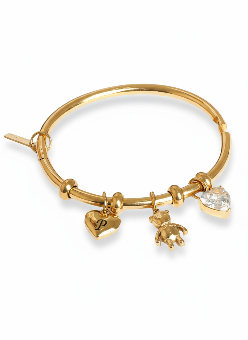 Bracciale Valentine personalizzato di GLAMORIZE STUDIO con ciondolo e dettagli eleganti, visibile nell'immagine.