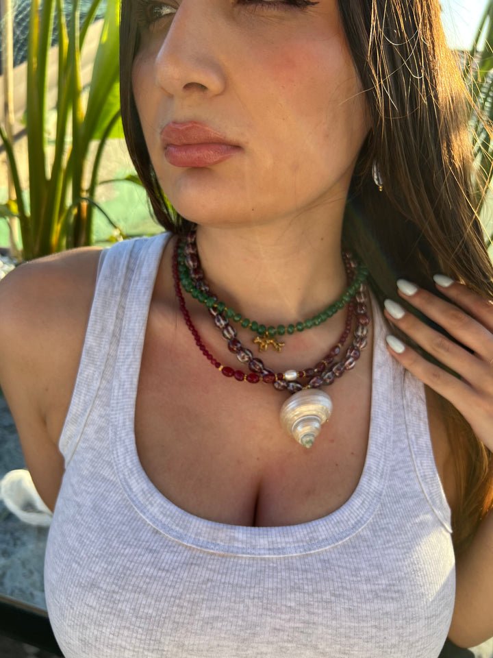 Collana Phanter in metallo dorato con dettagli eleganti, brand GLAMORIZE STUDIO, visibile con design raffinato e finiture lucide