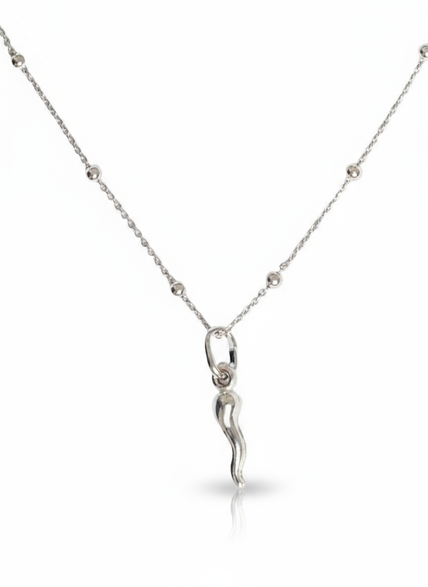 Collana Fortuna in argento 925 di Glamoriz Studio, dettagliata con simbolo della fortuna e finitura lucida.