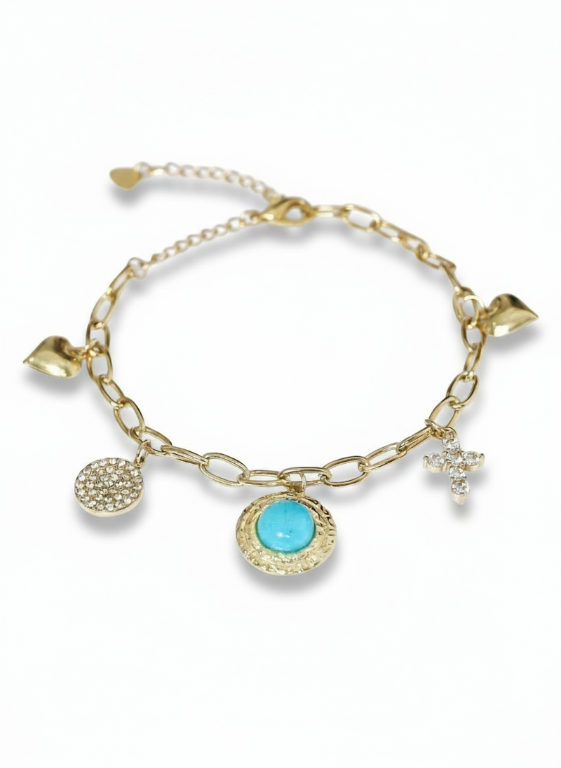 Bracciale Kira in metallo con dettagli eleganti, indossato al polso, di GLAMORIZE STUDIO, accessorio di tendenza e raffinato.