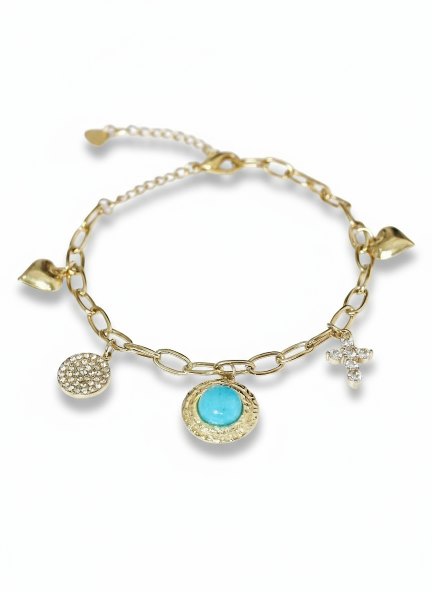 Bracciale Kira in metallo con dettagli eleganti, indossato al polso, di GLAMORIZE STUDIO, accessorio di tendenza e raffinato.